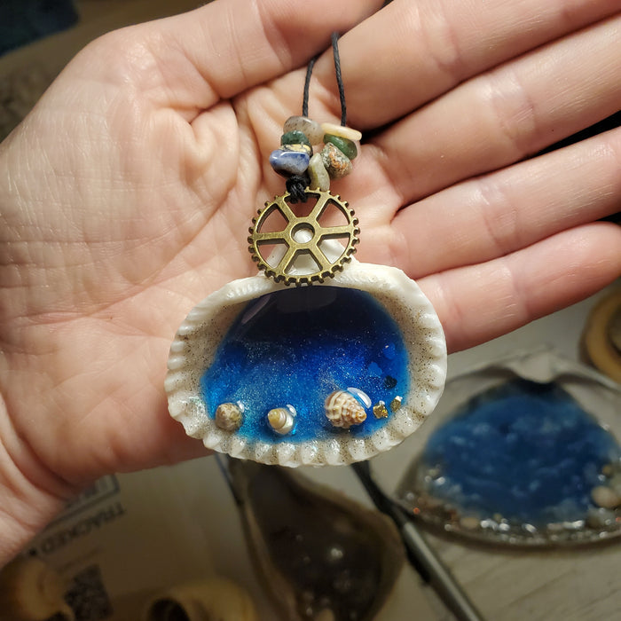 Steampunk Gear Resin Ocean Shell Ornament with Gemstone Chips