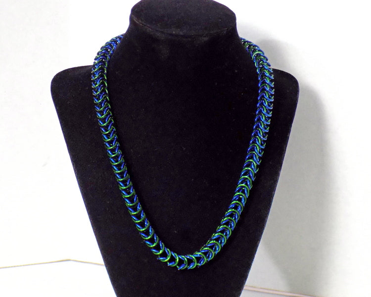 Blue and green chainmaille box chain