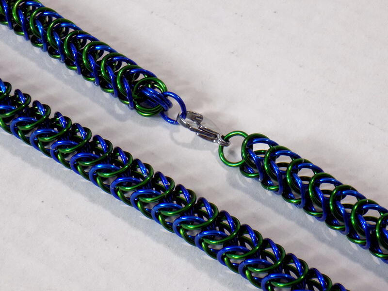 Blue and green chainmaille box chain