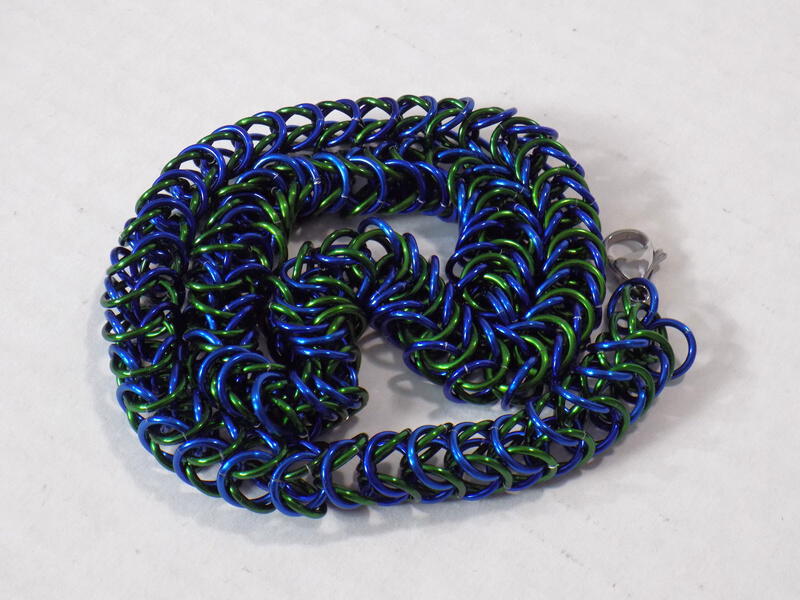 Blue and green chainmaille box chain