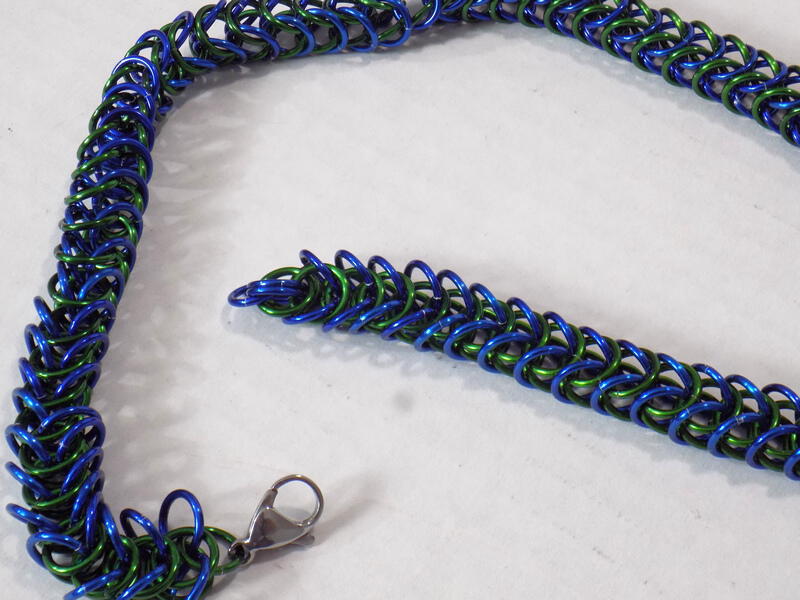 Blue and green chainmaille box chain