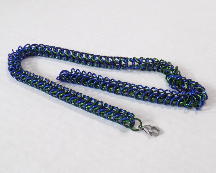 Blue and green chainmaille box chain