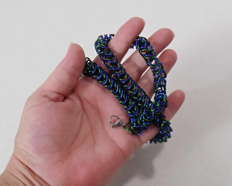 Blue and green chainmaille box chain