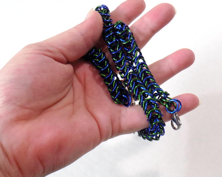 Blue and green chainmaille box chain