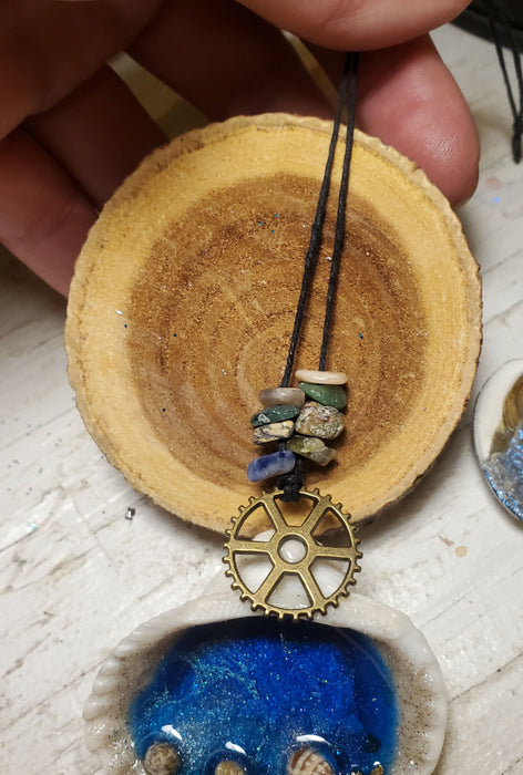 Steampunk Gear Resin Ocean Shell Ornament with Gemstone Chips