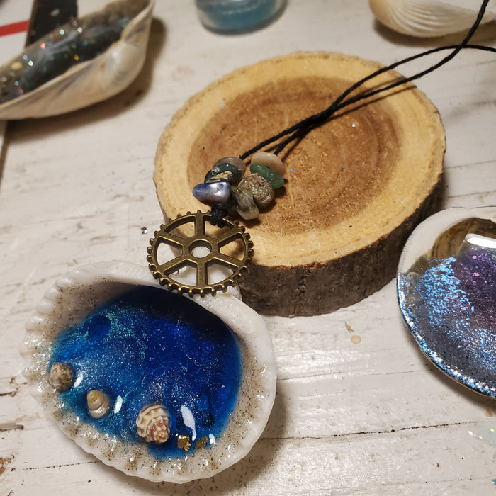 Steampunk Gear Resin Ocean Shell Ornament with Gemstone Chips