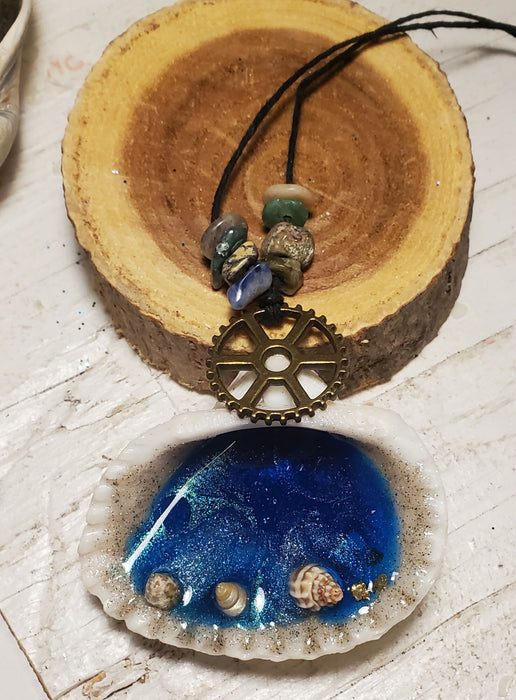 Steampunk Gear Resin Ocean Shell Ornament with Gemstone Chips
