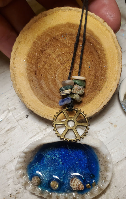 Steampunk Gear Resin Ocean Shell Ornament with Gemstone Chips