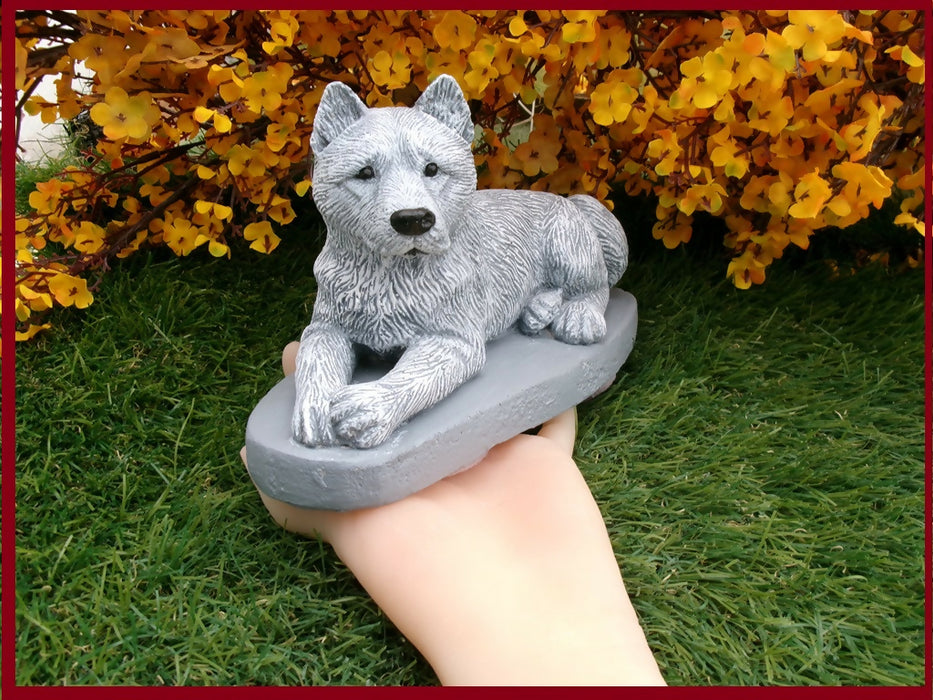 Concrete dog figurines King Charles Beagle Pekingese Korthals Griffin Sheepdog Schnauzer Akita, German Shepherd Dog Great Dane
