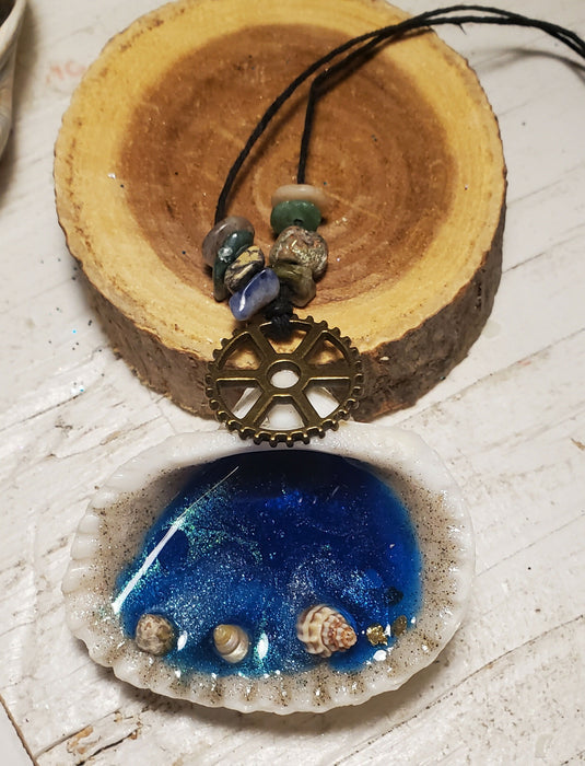 Steampunk Gear Resin Ocean Shell Ornament with Gemstone Chips