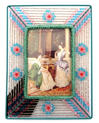 Metal wire picture frame with beaded stripes and flower designs pf50